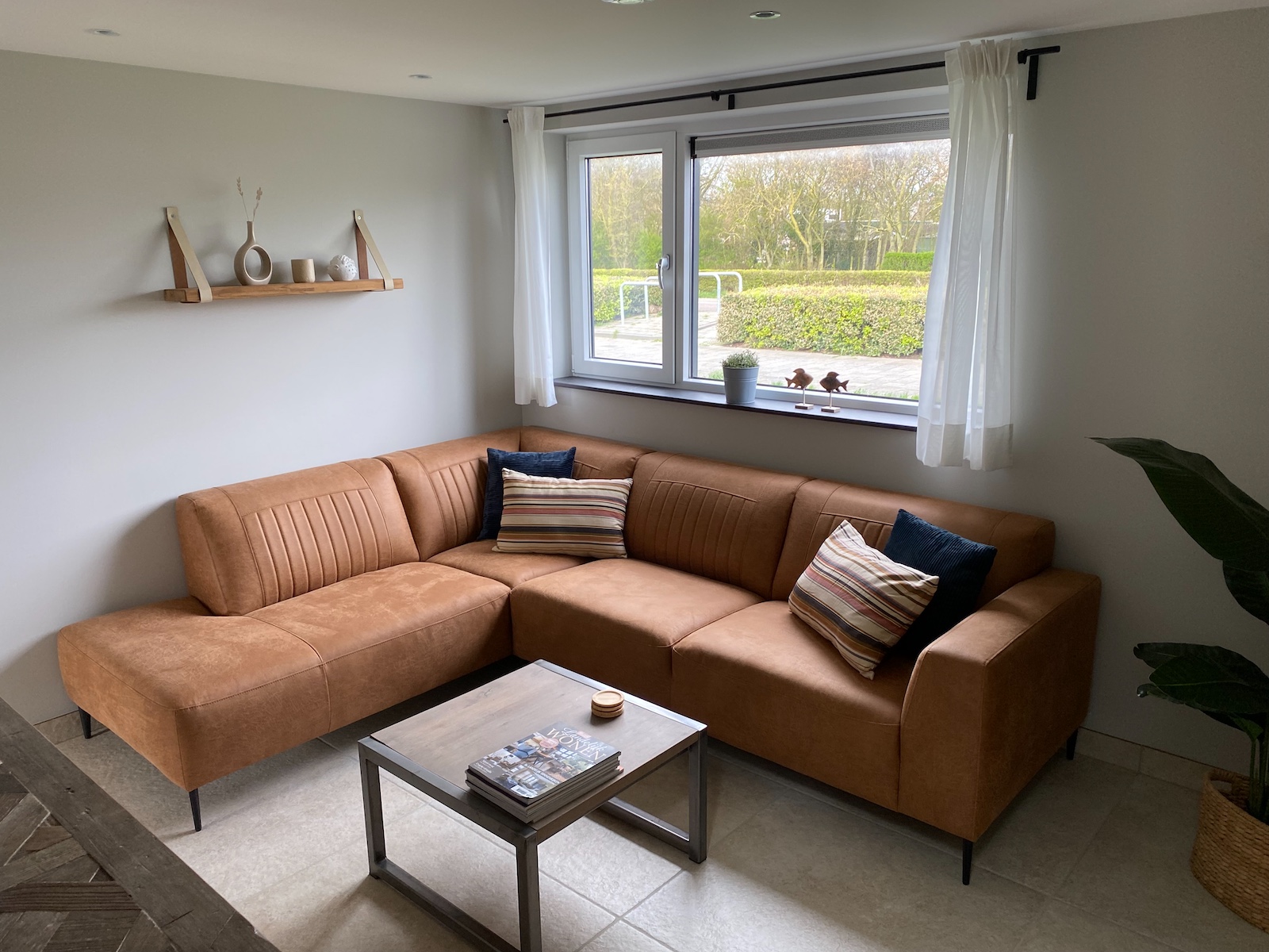 Gemütlichen Wohnzimmer mit Lounge-Sofa